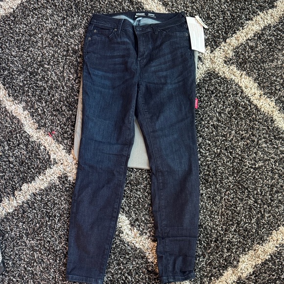 Amazon Essentials Women's Dark Blue Skinny Jeans - Picture 1 of 4